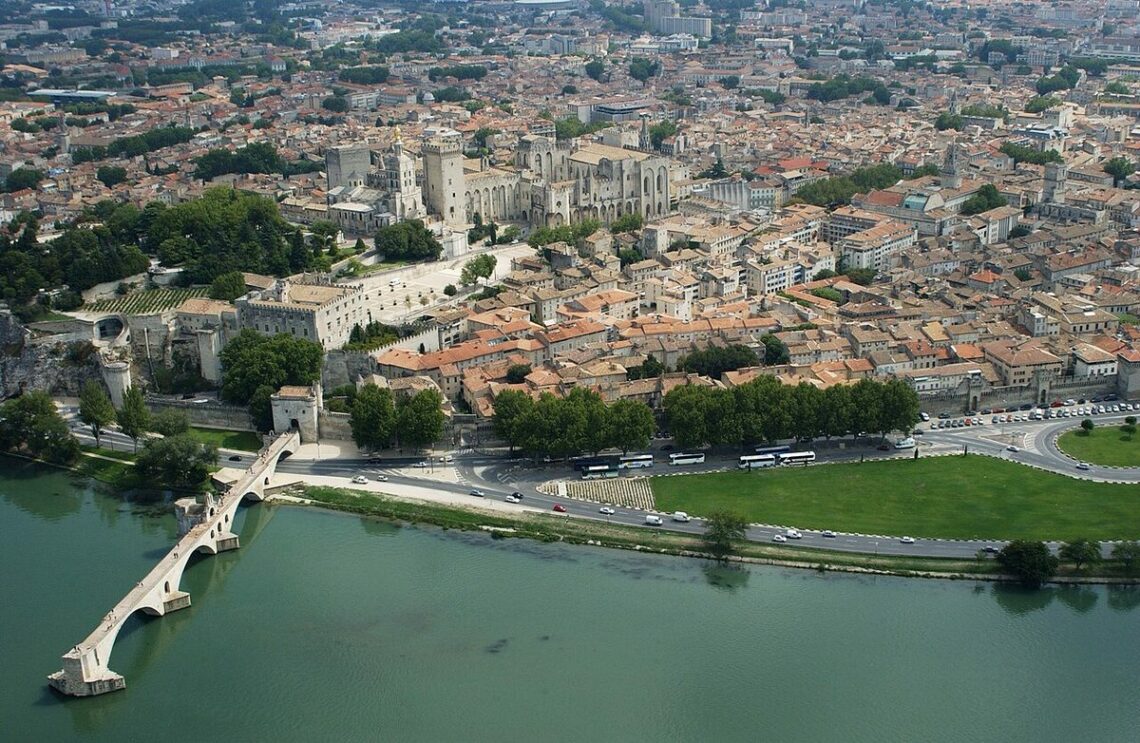 Création de site internet à Avignon – vue aérienne d'Avignon
